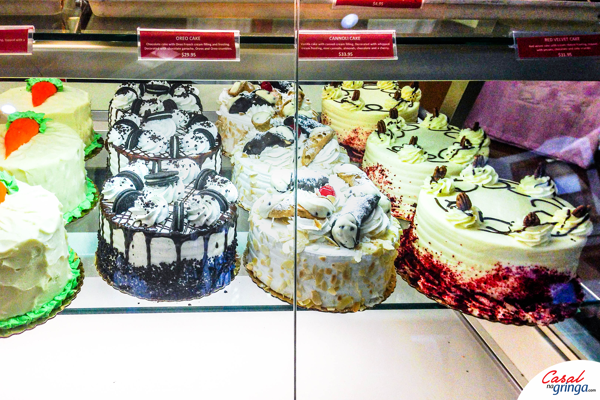Carlo's Bakery presenteia clientes com bolos decorados na Copa do
